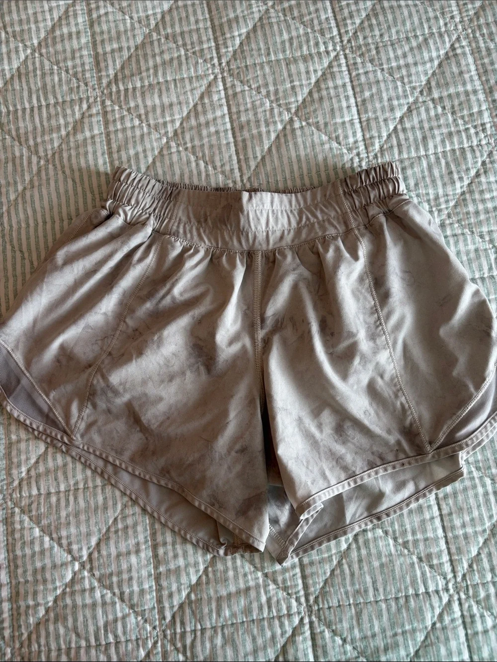 Lululemon Hottie Hot Light Taupe marbled Running Shorts - Picture 1 of 4